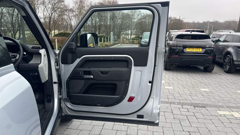 Land Rover Defender 90 Diesel 3.0 D250 Hard Top SE Auto